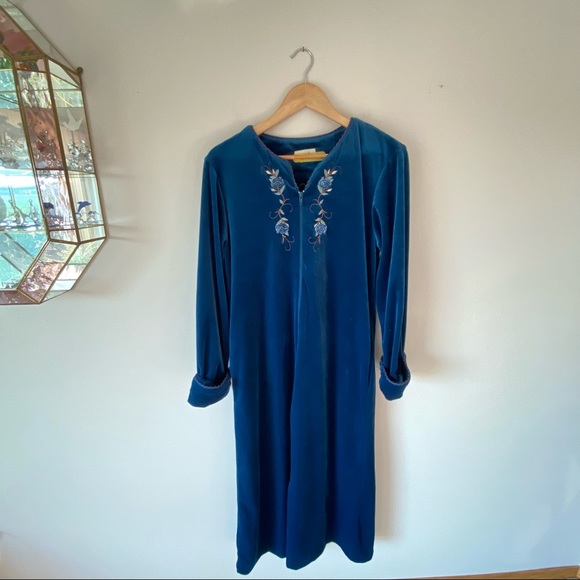 Vintage Night Robe - Picture 1 of 5